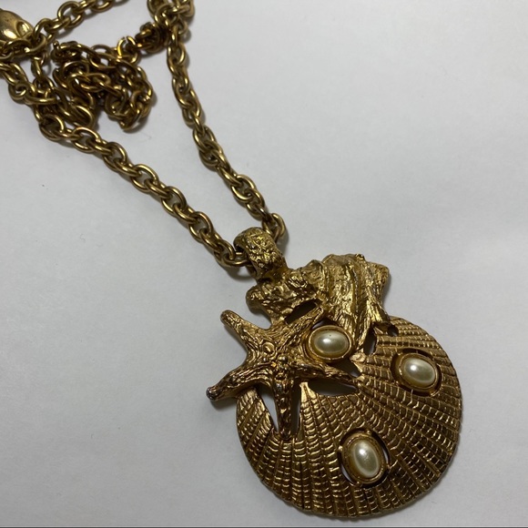 ๐2 for $25-Vintage Gold Tone Sea Shell Necklace - Picture 5 of 9